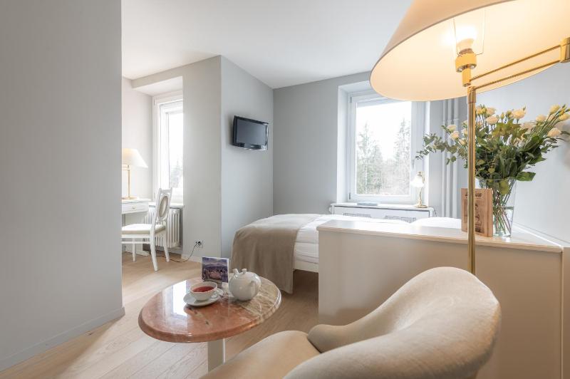 Standard Single Room image 4