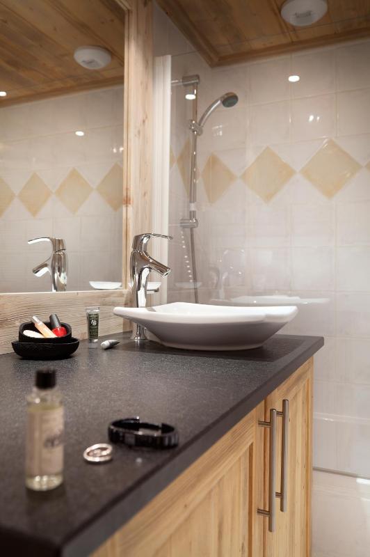 Two-Bedroom Apartment (6 Adults) with Spa Access image 3