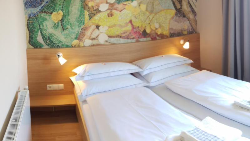 Double Room image 1