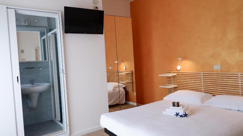 Triple Room with Balcony image 1
