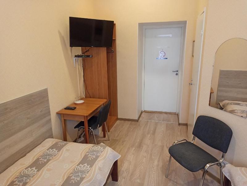 Double or Twin Room image 3