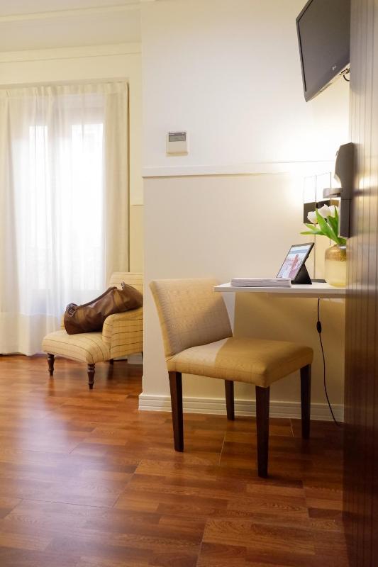 Single Room image 4
