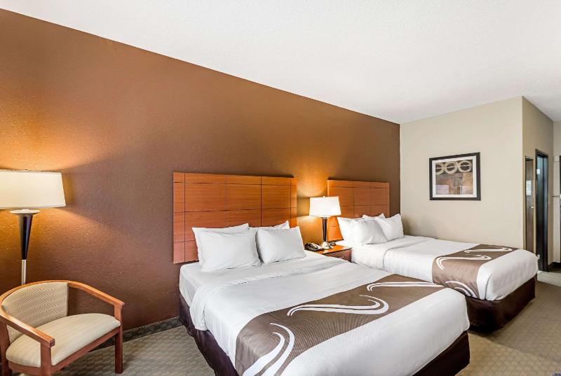 Queen Room with Two Queen Beds - Non-Smoking image 2