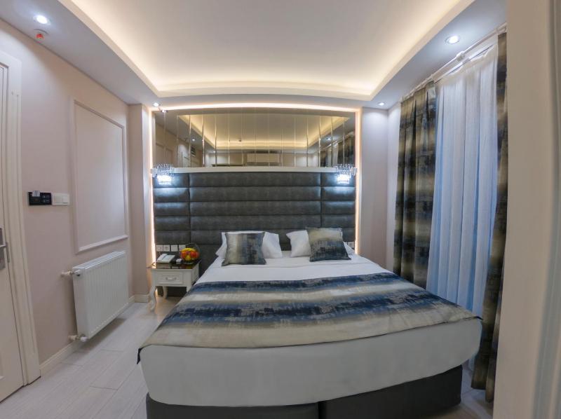 Deluxe Double Room image 3