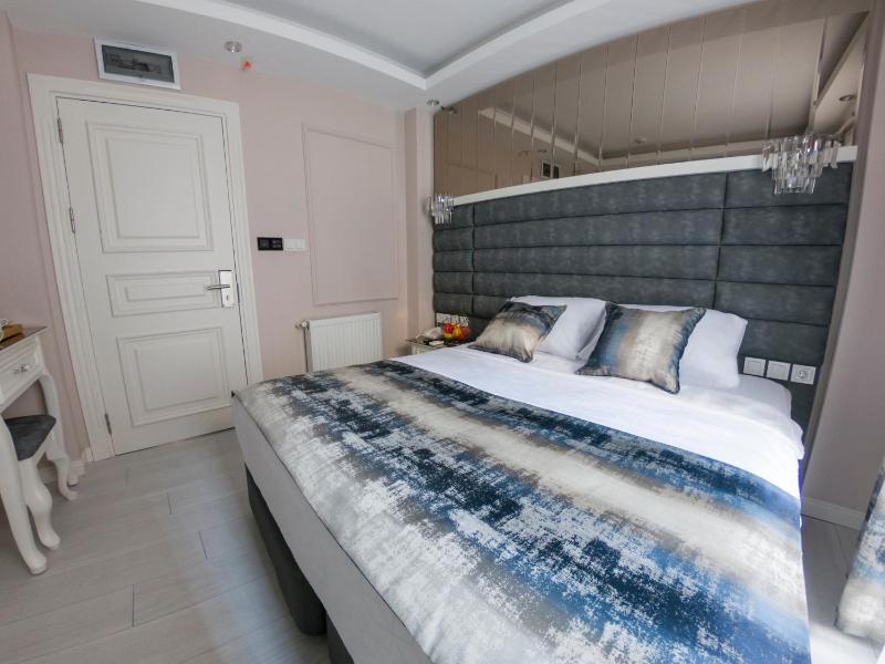 Deluxe Double Room image 1