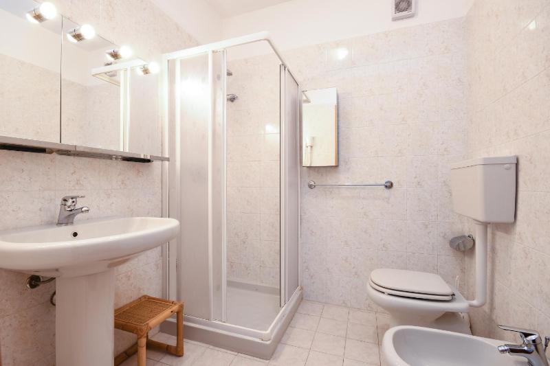 One-Bedroom Apartment (4 Adults) with Balcony or Terrace image 2