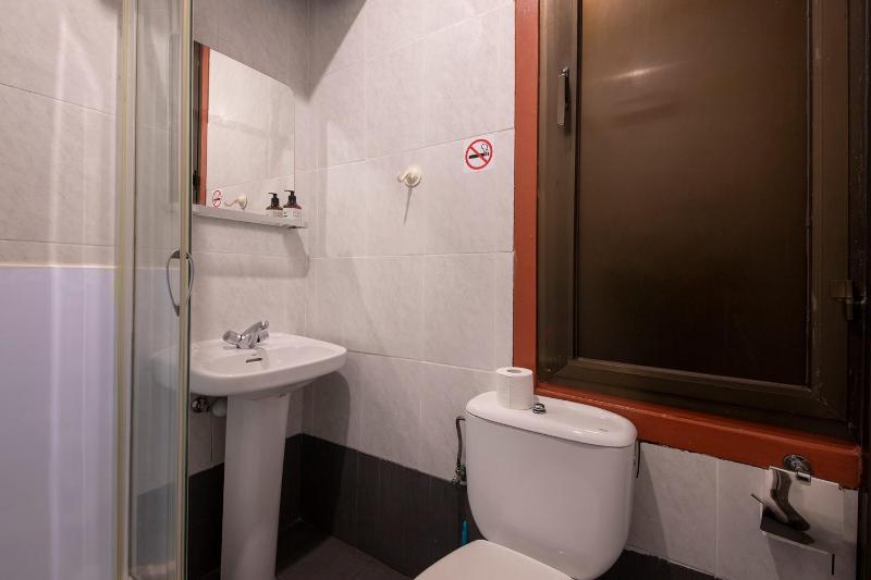 Double or Twin Room with Private Bathroom image 3