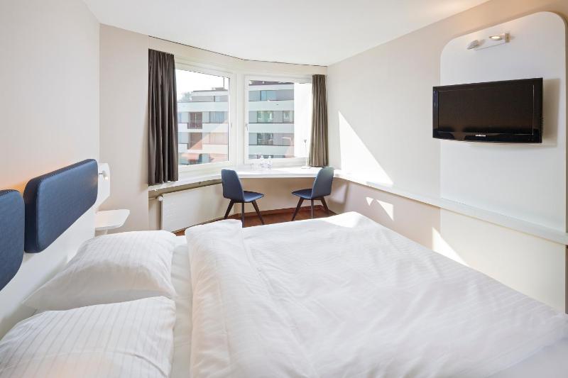 Double Room image 2