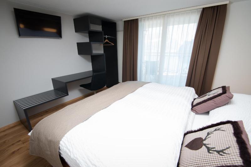 Double Room with Balcony and Lake View image 4
