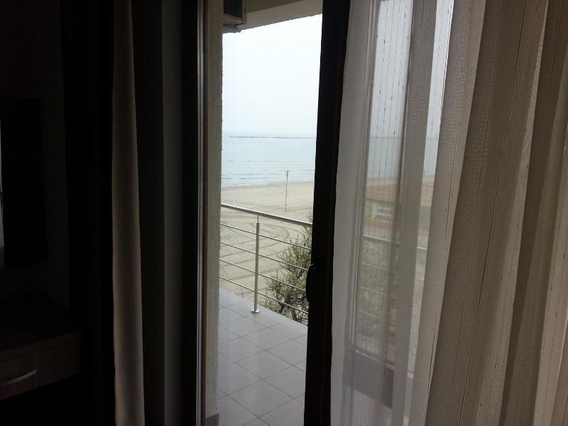 Double Room with Balcony and Lateral Sea View image 2