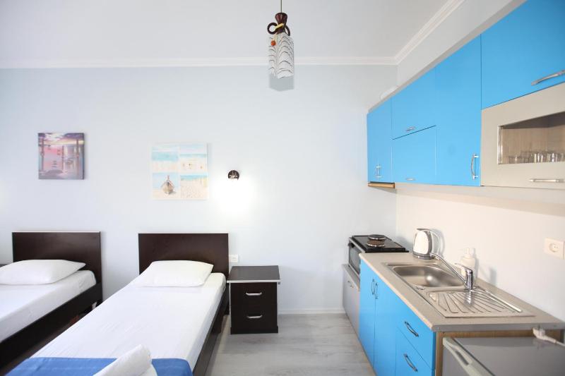 Twin Room with Mountain View image 3