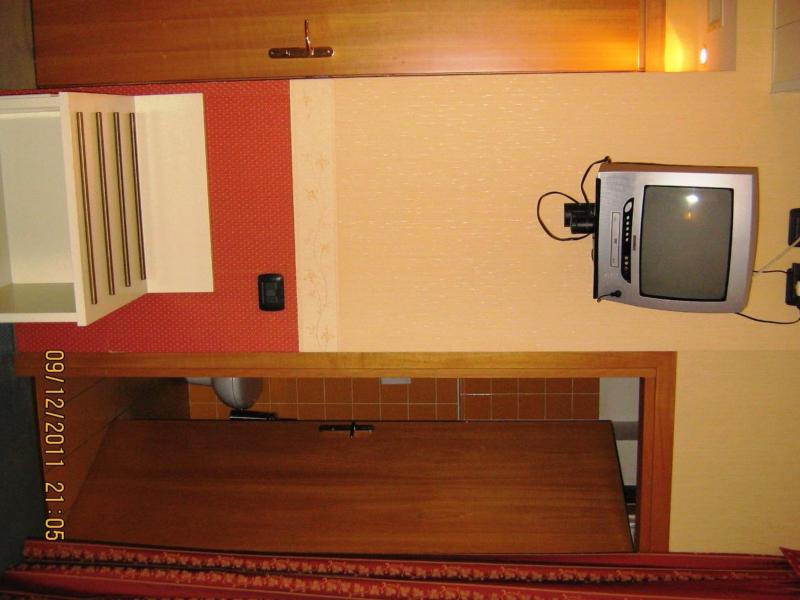 Single Room image 3