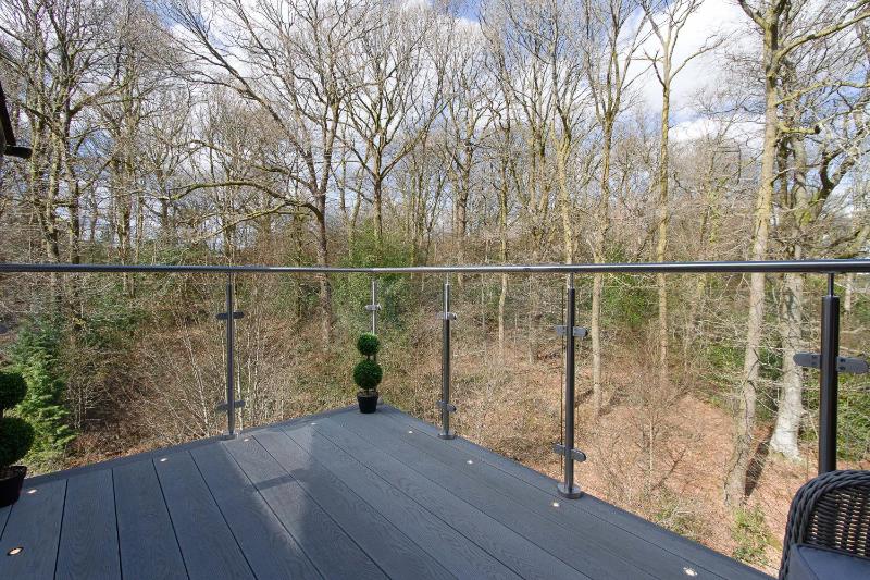 Deluxe Double Room with Balcony image 4