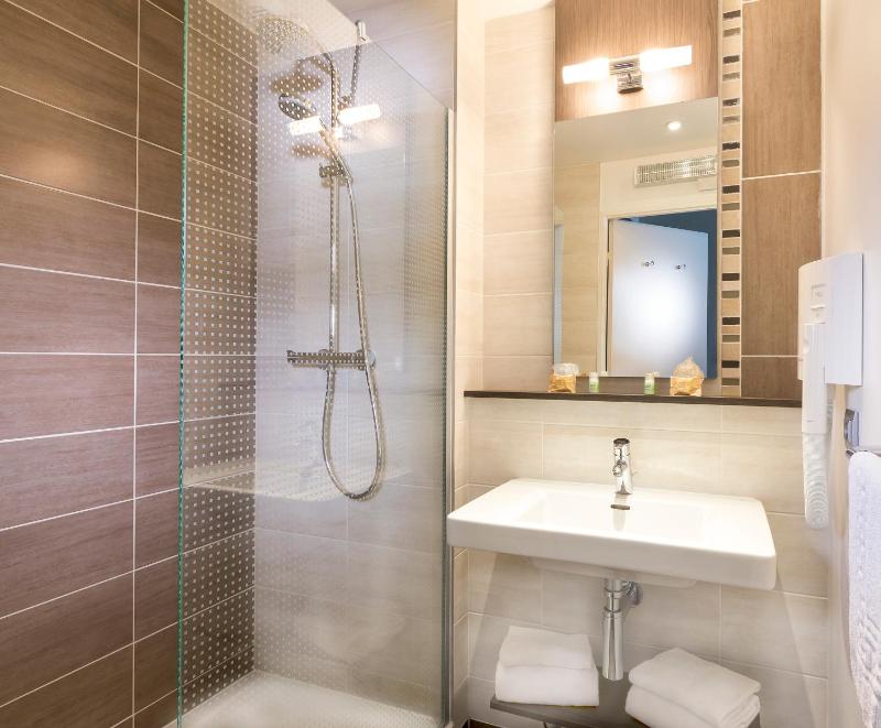  Triple Room with 1 Double bed and 1 Single Bed image 4
