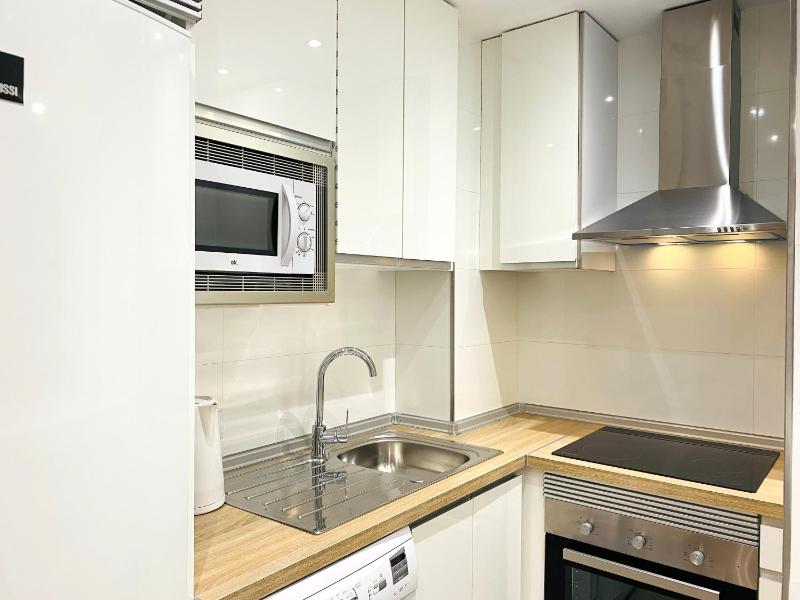 Superior One-Bedroom Apartment with Balcony image 4