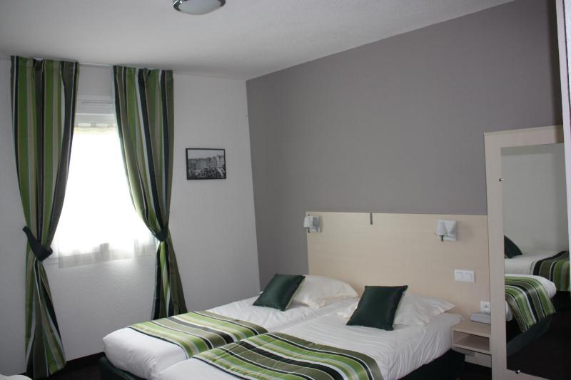 Twin Room image 3