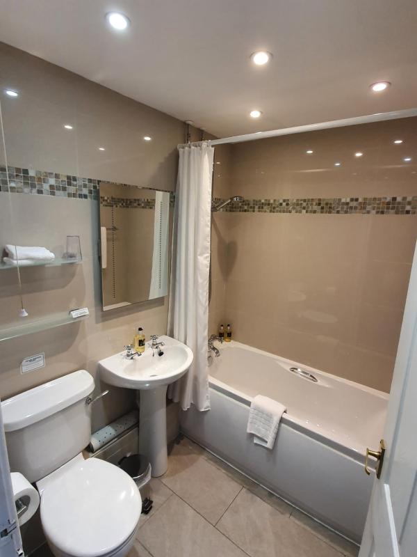 Standard Double or Twin Room image 3