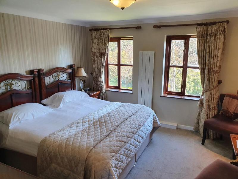 Standard Double or Twin Room image 3
