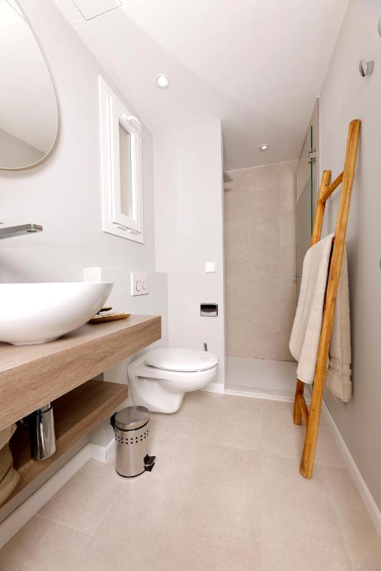 Double Room image 3