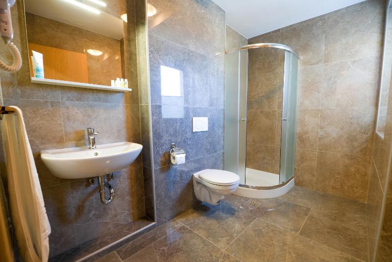 Standard Double Room image 4