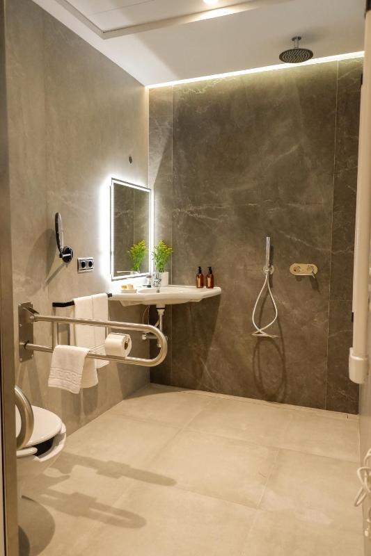 One-Bedroom Apartment image 2