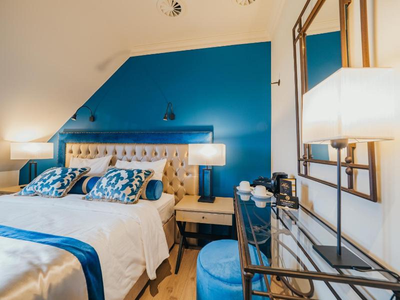 Double Room image 3