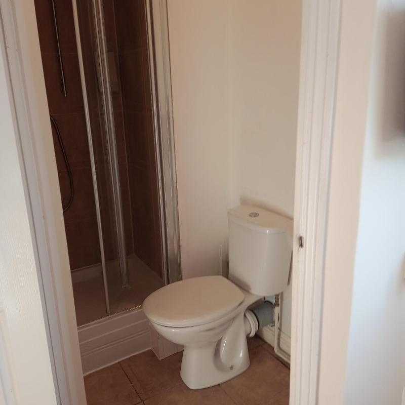 Single Room with Private Bathroom image 4