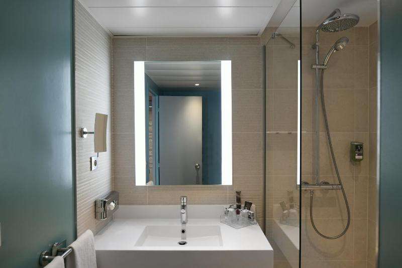 2 Adjacent Rooms image 2