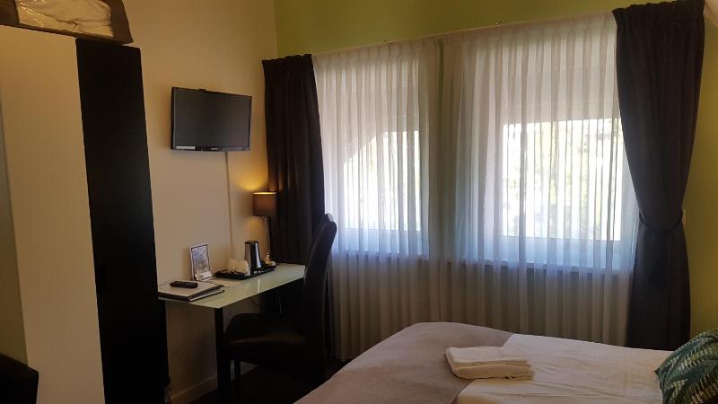 Double Room with Street View image 3