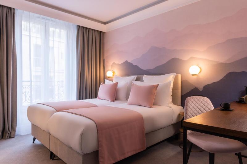 Superior Twin Room image 4