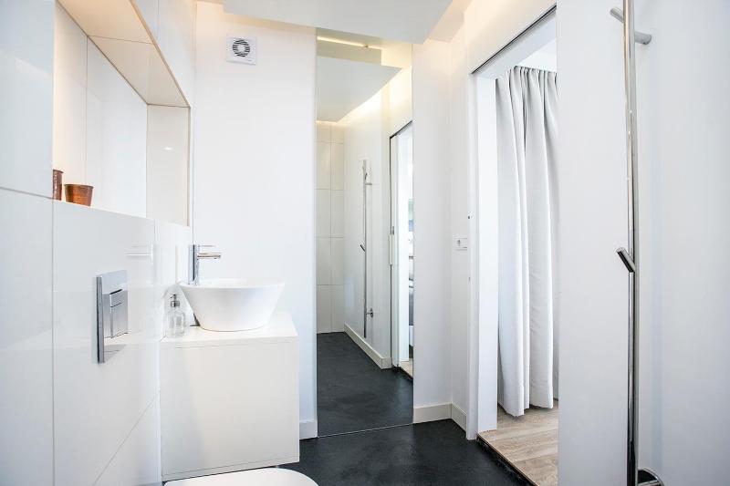 Studio Apartment with Sea View image 3