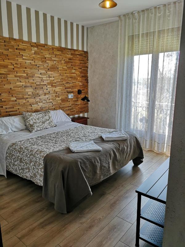 Deluxe Double or Twin Room with City View image 4