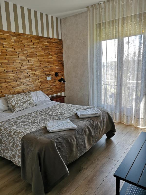 Deluxe Double or Twin Room with City View image 3