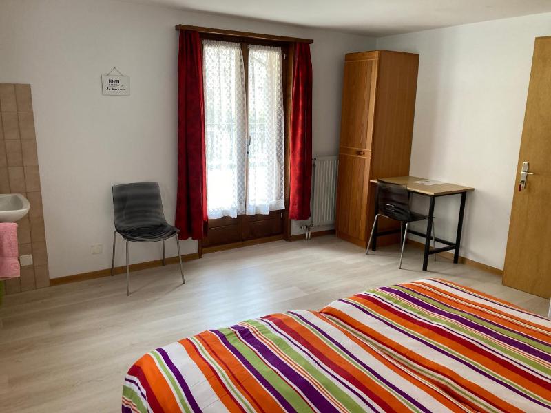 Double Room with Shared Bathroom image 4