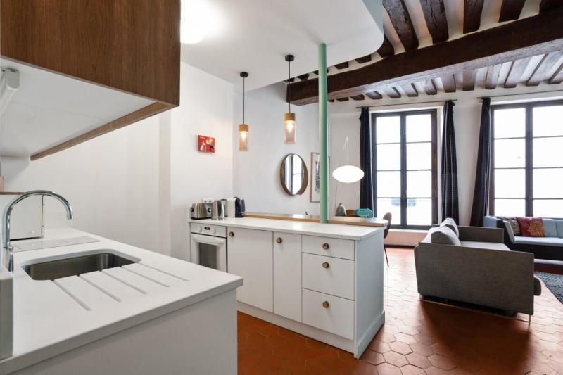 One-Bedroom Apartment image 2