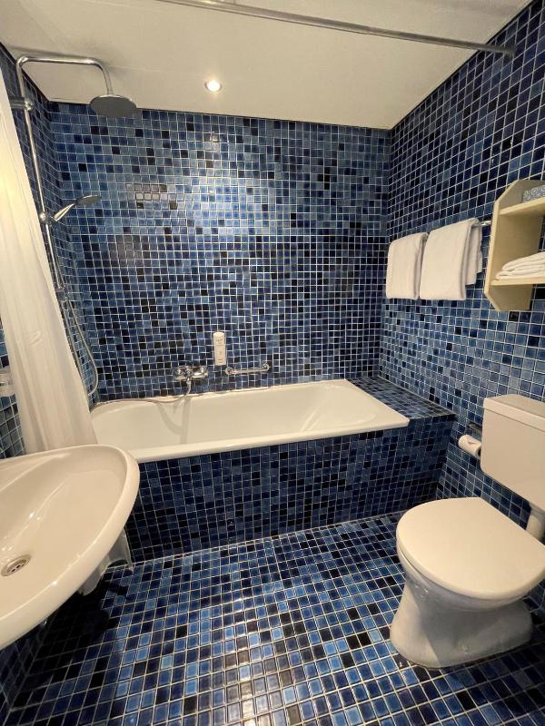 Double or Twin Room image 2