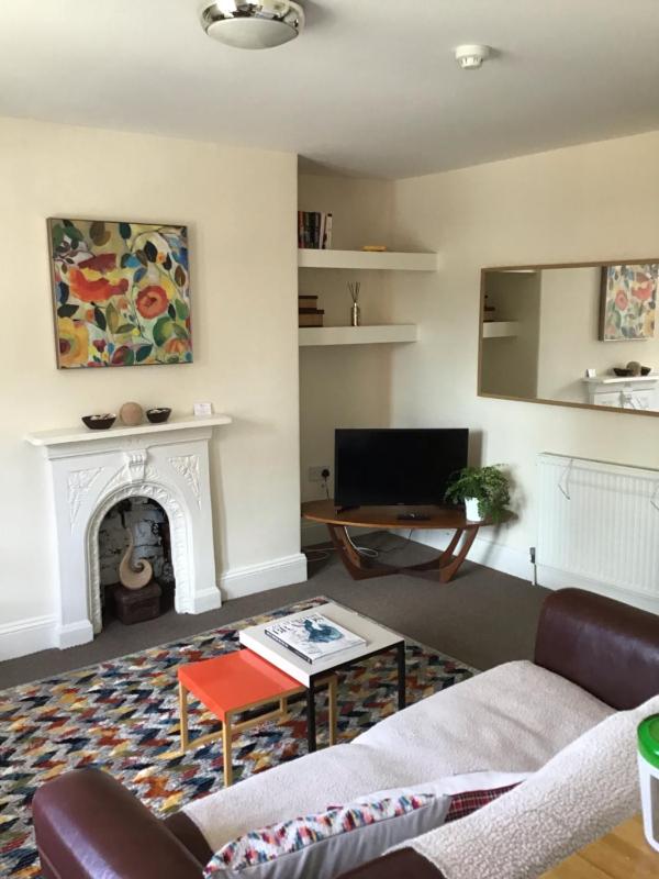 One-Bedroom Apartment image 4