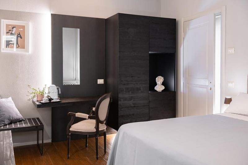 Superior Double Room image 4