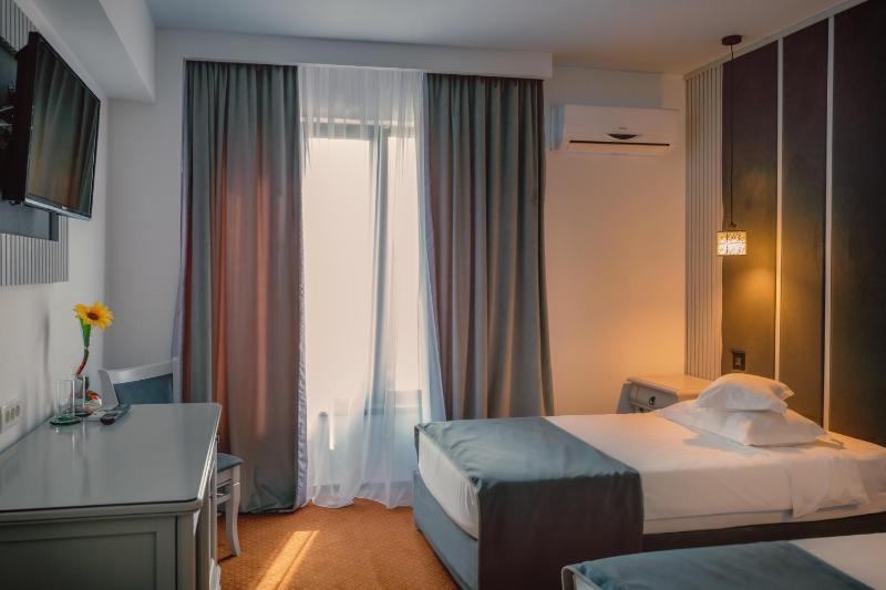 Twin Room image 2