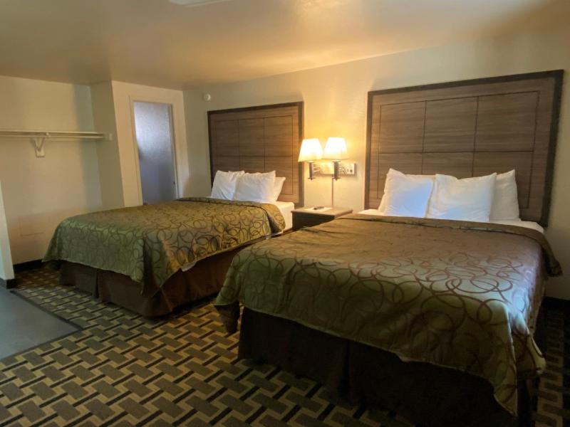 Queen Room image 3