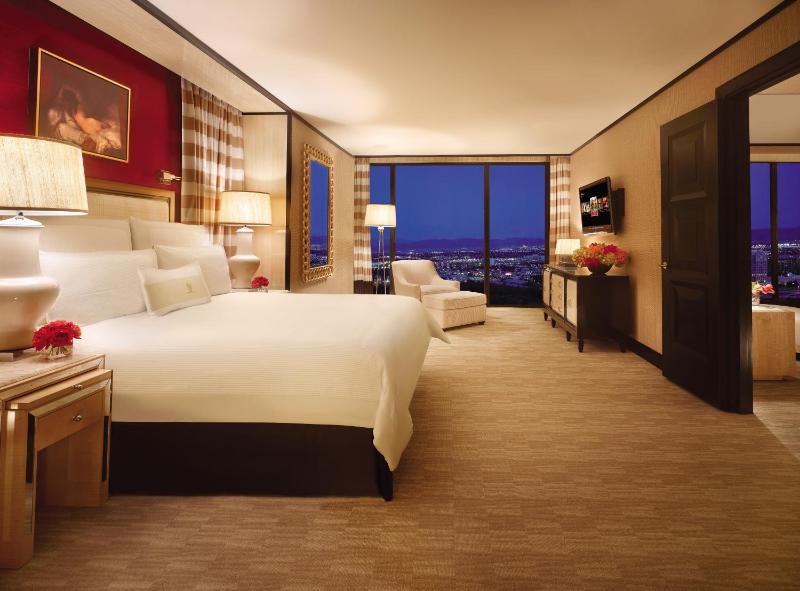 Encore Tower Suite Parlor image 4