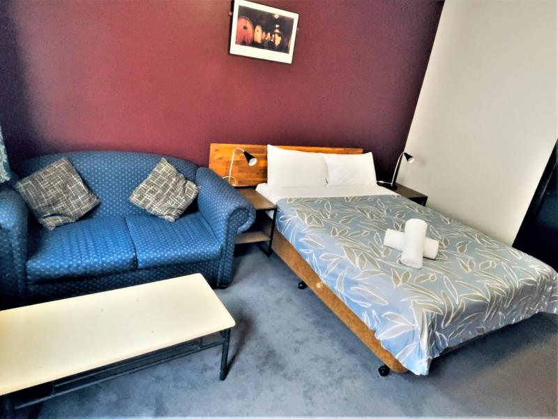 City East Motel - image 11