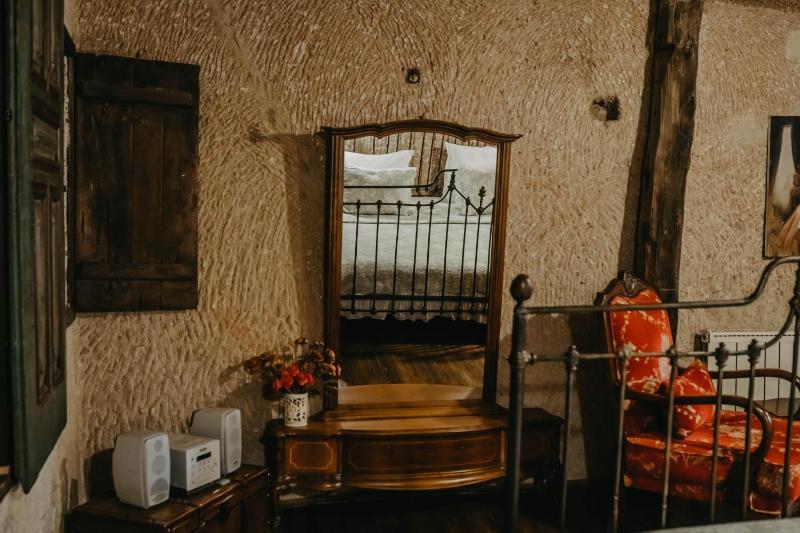 Superior Cave Room image 4