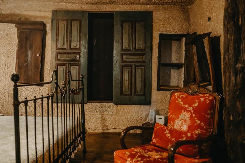 Superior Cave Room image 3