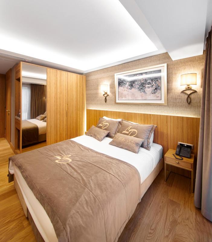 Standard Double Room image 3