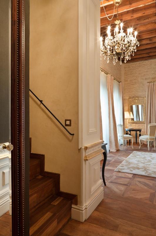 Suite 1800 with Terrace and Jacuzzi® image 2