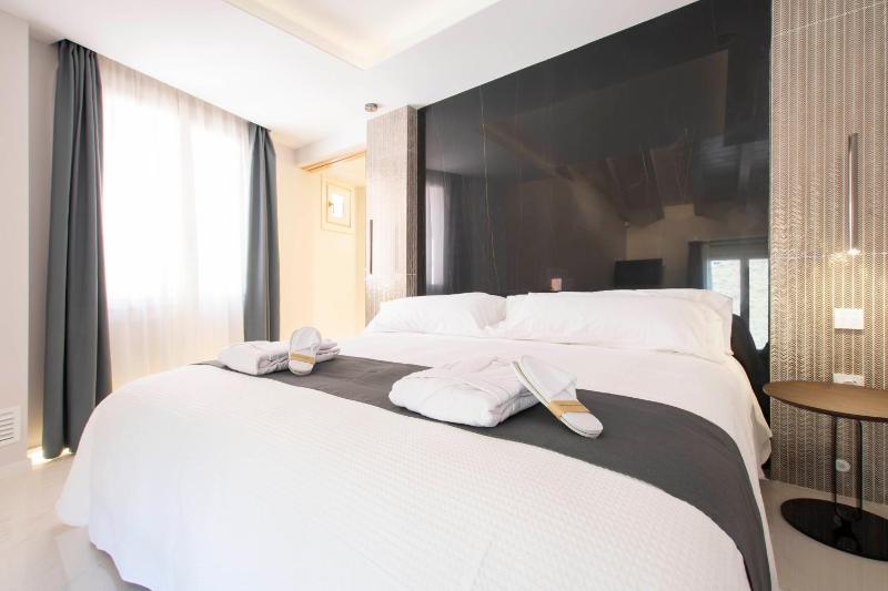 Suite with Balcony image 3