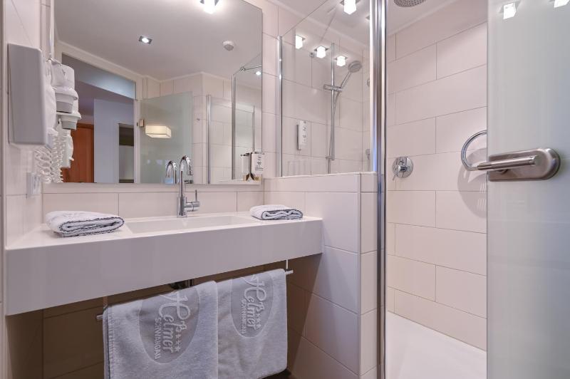 Double Room with Balcony image 3