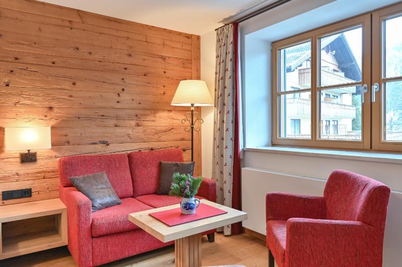 Family Room image 3
