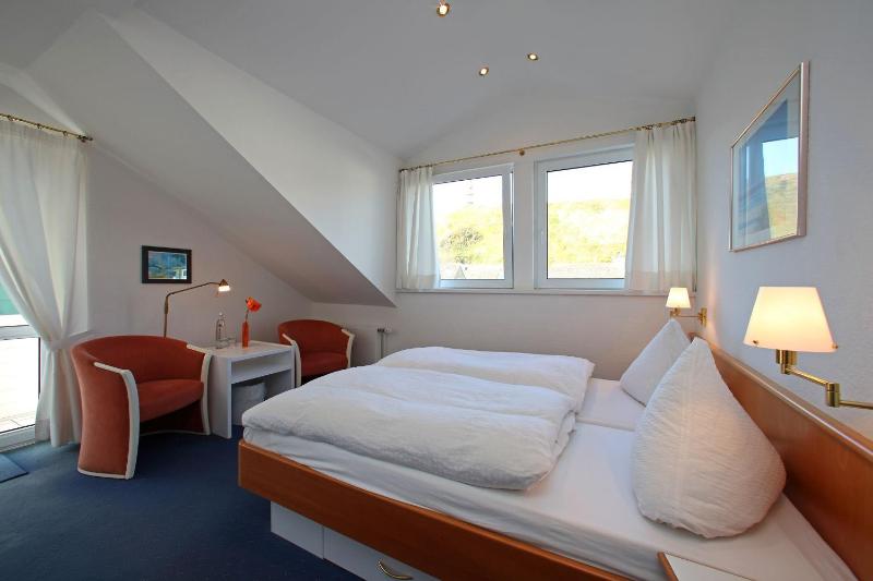 Standard Double Room with Balcony image 3